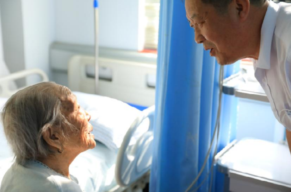 老人去養(yǎng)老院是子女不孝嗎？恰恰相反